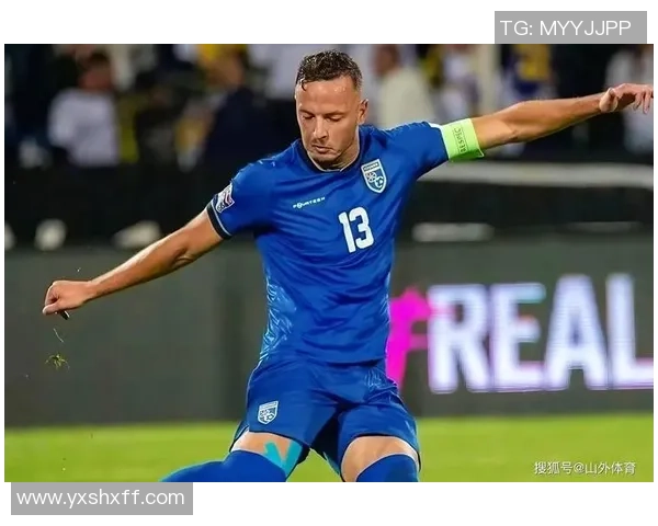 头顶一撮毛的足球球星如何用独特魅力征服全球球迷和赛场