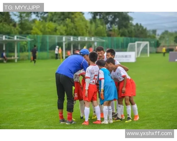 粉丝亲密接触足球巨星 现场互动感受明星魅力与热血激情