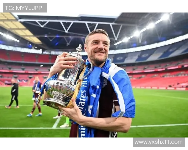 被戏称为狗的足球球星：从挑战到辉煌的传奇人生